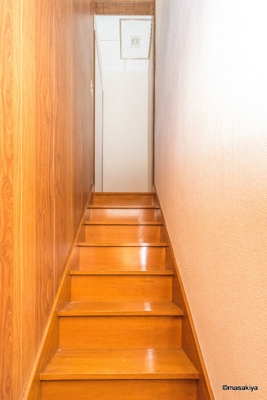 宮原アパートの設備|階段