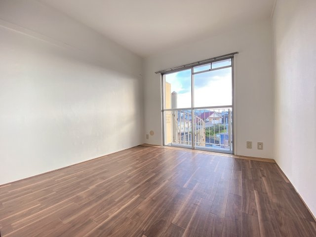 ヴィラナリー千代田2号棟の洋室