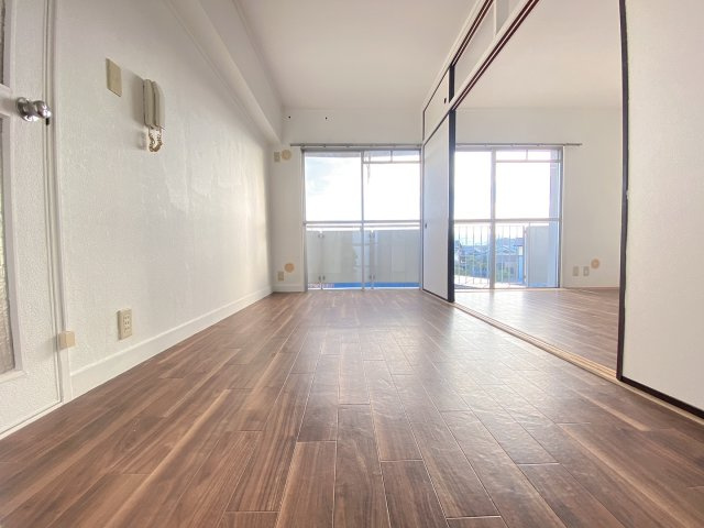 ヴィラナリー千代田2号棟の居間・リビング