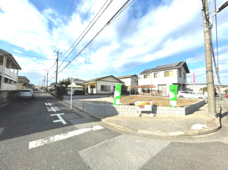 【前面道路含む現地写真】 | 南西側約6m公道です。日々の車の出し入れもすれ違いもスムーズに行えます♪