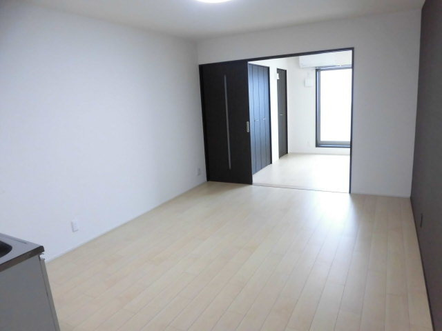 【居間・リビング】 | フジパレス淡路２番館 | 広いお部屋です