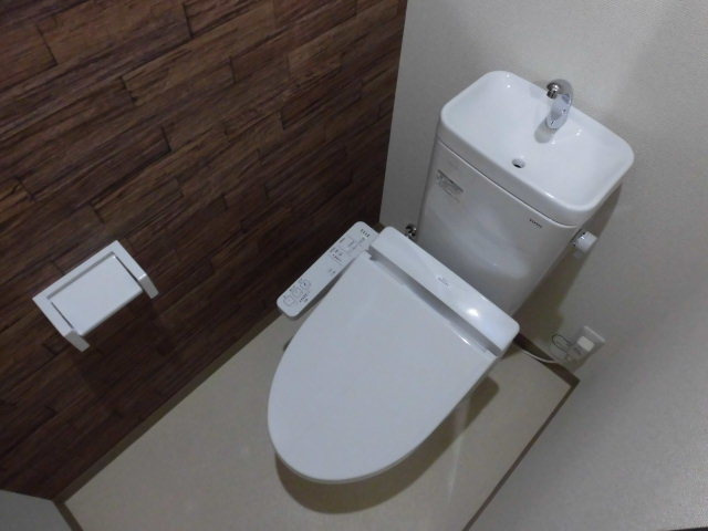 【トイレ】 | フジパレス淡路２番館 | オシャレな壁紙のトイレです