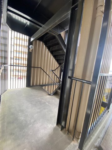 マンション春日原アイリスのその他共用部分|非常階段もあるので、緊急の際も安心ですね！