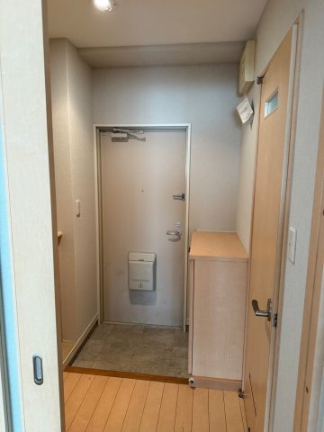 アミルV番館の玄関
