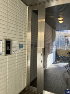 【エントランス】 | オートロック完備でセキュリティ面も安心