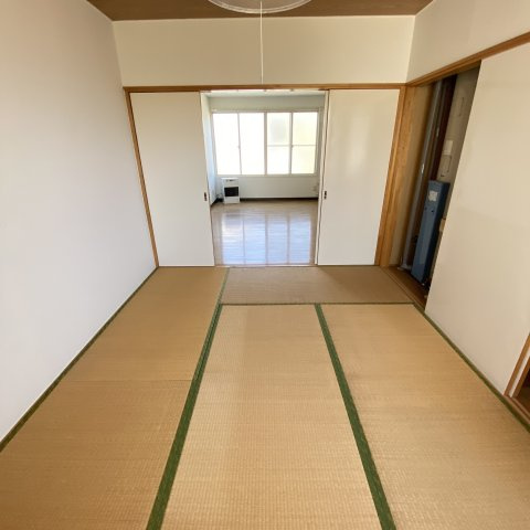 酒巻ハイツ２号棟の和室|落ち着いた雰囲気の和室付きです