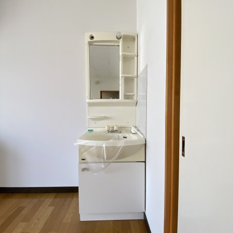 酒巻ハイツ２号棟の洗面所|忙しい朝には欠かせない洗面所です