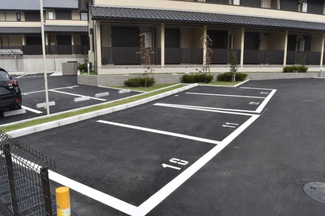 セジュール上西喜 B棟の駐車場