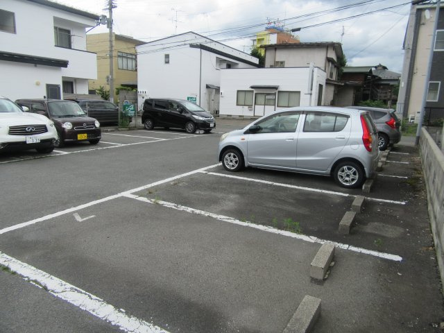 コーポ麻生3号棟の駐車場|駐車場２台分確保できます