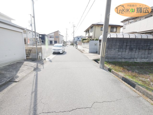 高砂市今市2丁目　中古戸建　の前面道路含む現地写真|山電伊保駅徒歩11分