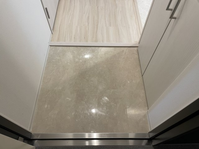 レジデンスh忍町の玄関