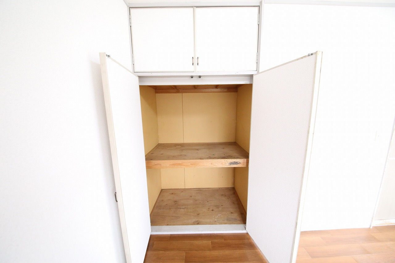 高虫長屋住宅（南側）の収納|2階東側洋室収納