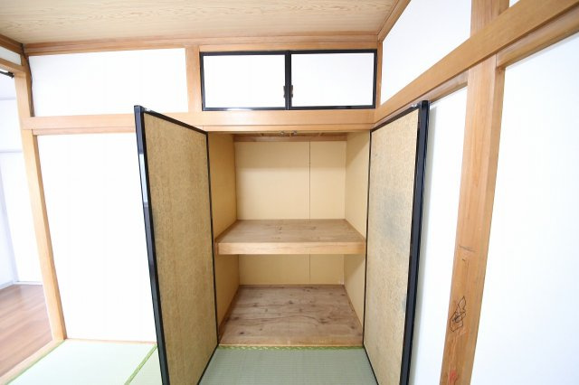 高虫長屋住宅（南側）の収納|2階和室収納
