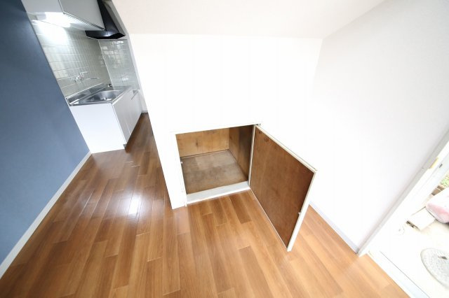 高虫長屋住宅（南側）の収納|階段下収納
