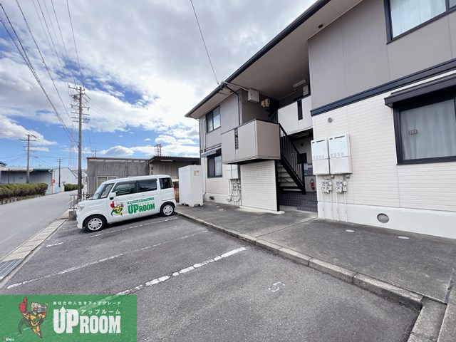 タウニーIKIの駐車場