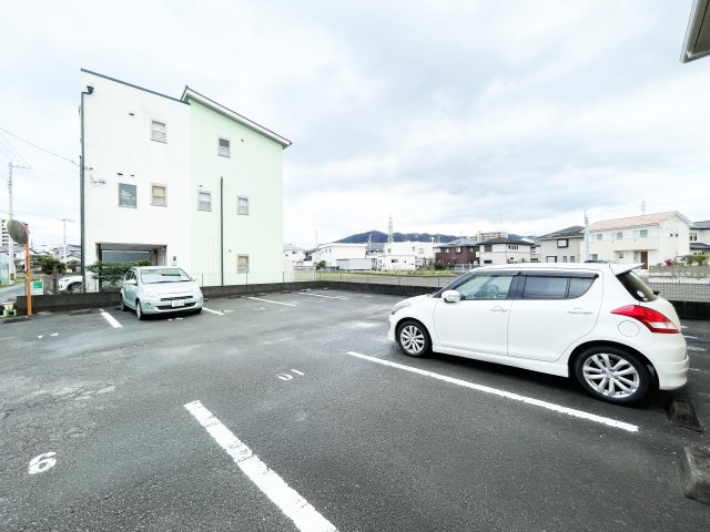 シャーメゾンYの駐車場