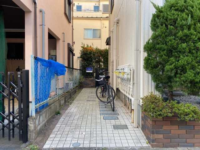 メゾンK下馬のエントランス