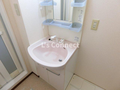 【洗面所】 | アンビックス利府六番館 | 朝の支度もスムーズな独立洗面台。