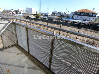 【バルコニー】 | ディアコートＣ | 晴れた日には洗濯物もたくさん干せます。