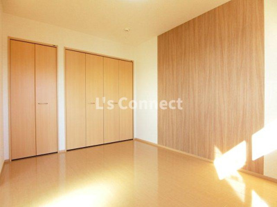 【内装】 | ディアコートＣ | アクセントクロス仕様の洋室です。