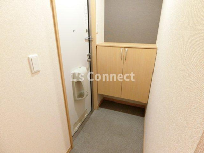 【玄関】 | ディアコートＥ | 下駄箱付きで靴も収納できます。