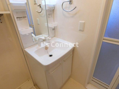 【洗面所】 | ディアコートＥ | 朝の支度もスムーズな独立洗面台。