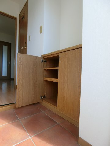 スカイマンションAの収納|イメージ201号室の写真