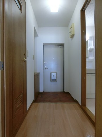 スカイマンションAの玄関|イメージ201号室の写真