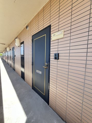 スカイマンションAの玄関