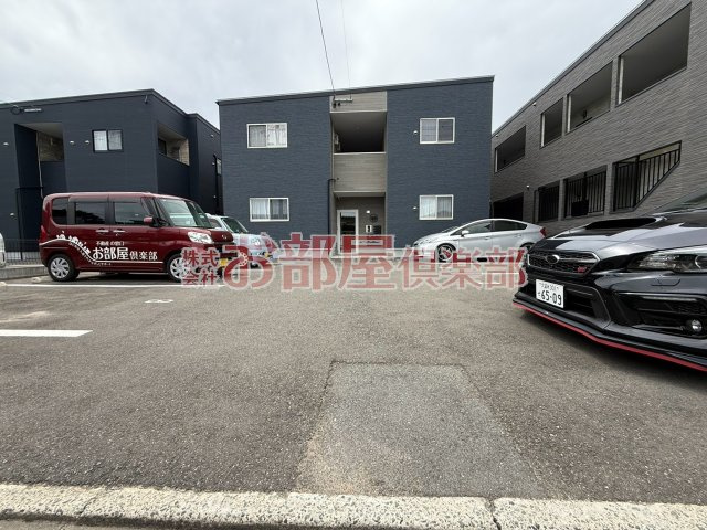 BRAVE BASE久留米東 B棟の駐車場|駐車スペースもあります
