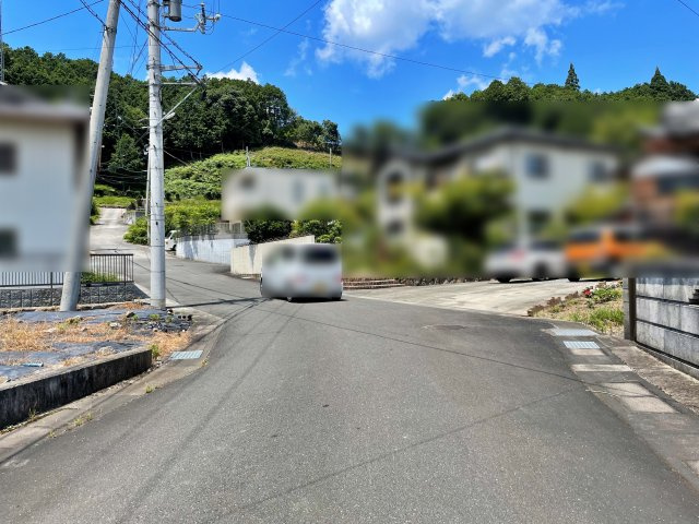 売土地　園部町内林町1号の前面道路含む現地写真