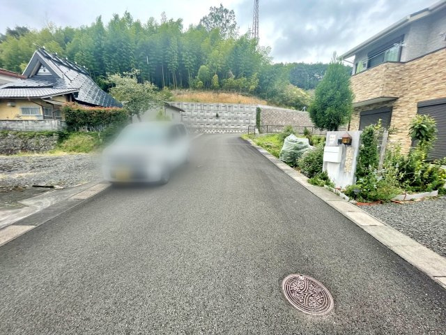 売土地　園部町内林町1号の前面道路含む現地写真