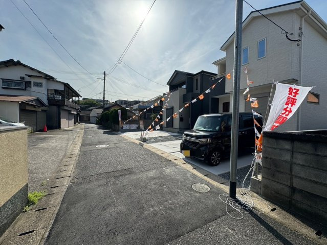 ーBloomーブルームー小倉北区篠崎３丁目2期　【小倉北区　新築戸建て】の前面道路含む現地写真|前面道路は交通量も少なく駐車しやすい♪【小倉北区　新築戸建て】