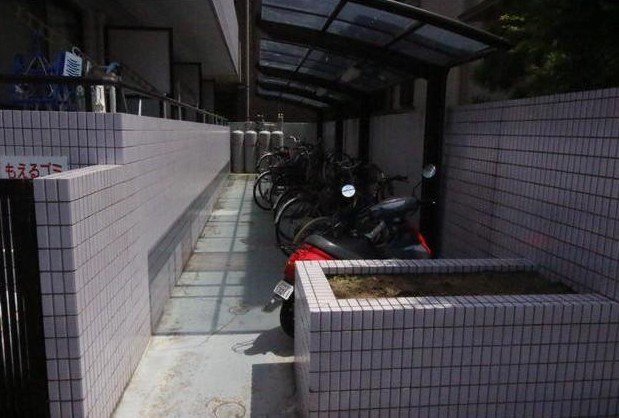 リトルズきたさかえのエントランス