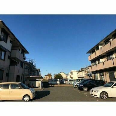 アークアムールⅠA棟の駐車場