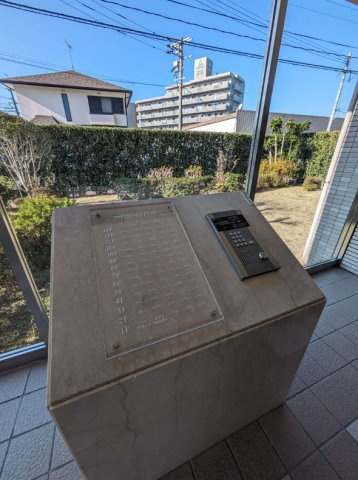 サーパスシティ前原参番館のエントランス