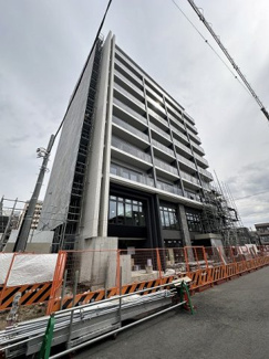 【外観】 | 2024年3月完成予定☆鉄筋コンクリートの10階建てマンションです♪2沿線利用可能な「登戸」駅まで徒歩3分！駅近で通勤・通学にも便利！