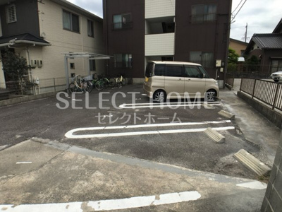 【駐車場】 | サンライズ市川 | 車をお持ちの方に嬉しい駐車場付きの物件です
