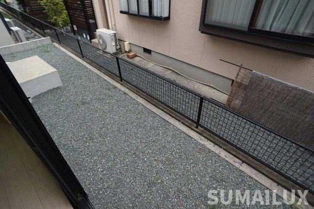 熊本市東区戸島西３丁目のタウンのバルコニー