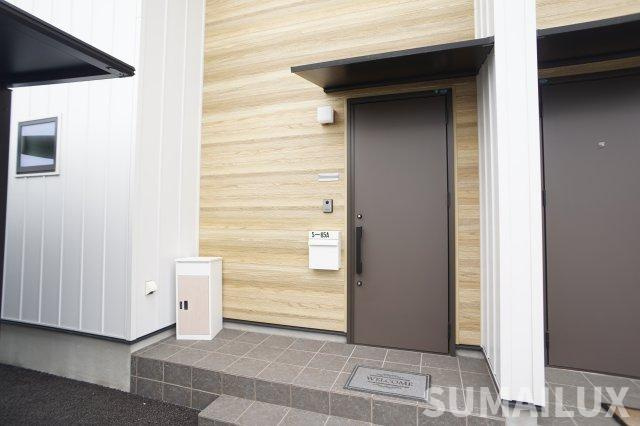 熊本市東区戸島西３丁目のタウンのエントランス