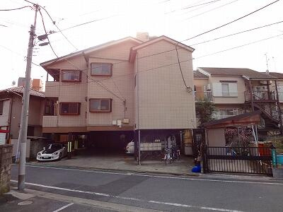 サンバ－スの外観