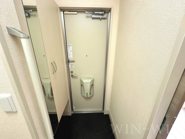 コンフォール西小鷹野の玄関