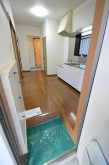 【玄関】 | 山本コーホーハイツA | 明るい室内です