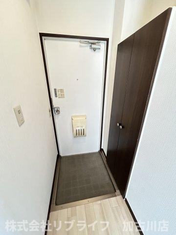 河原サンハイツBの玄関