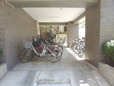 【駐車場】 | ドミール田端　　13483 | 屋根付きの駐輪場で雨の日も安心♪