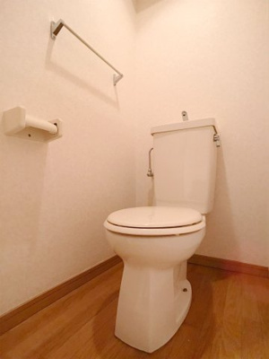 【トイレ】 | ジュエルス松山 | 別号室の写真になります。現況優先。