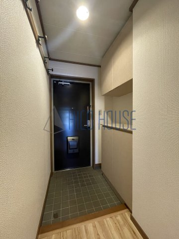 ビレッジハウス東松山タワー2号棟の玄関