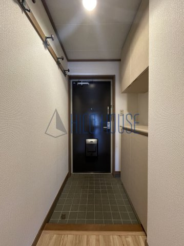 ビレッジハウス東松山タワー2号棟の玄関
