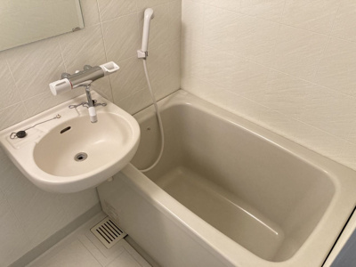 【浴室】 | サンシャインひがし清水 | 別号室の写真になります。現況優先。