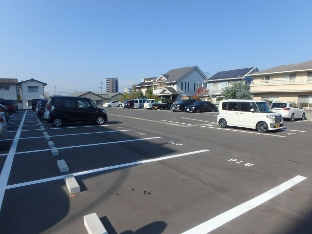 亀山総合ビルの駐車場
